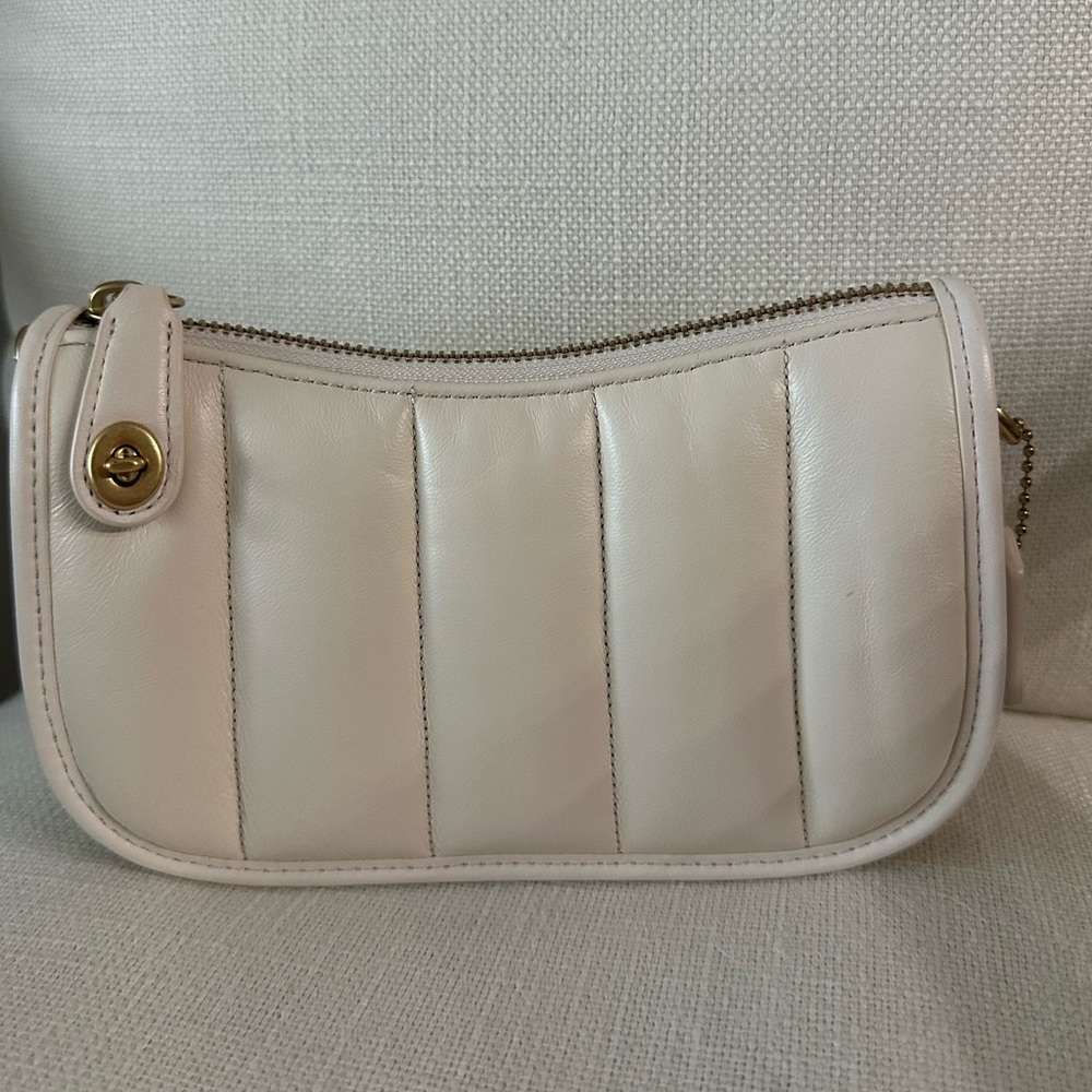 Coach Quilted Swinger 20
